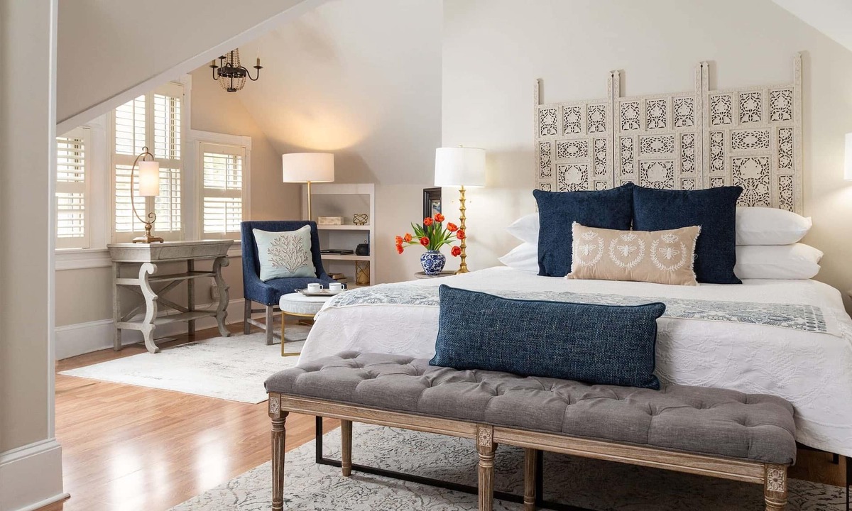 Historic Downtown Manteo Bed & Breakfast | White Doe Inn