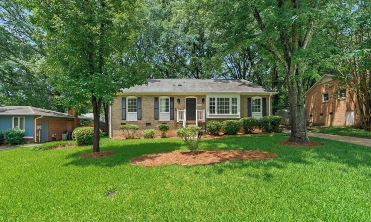 Greensboro House | Wonderful 3-bedroom house with fire pit in friendly Greensboro neighborhood
