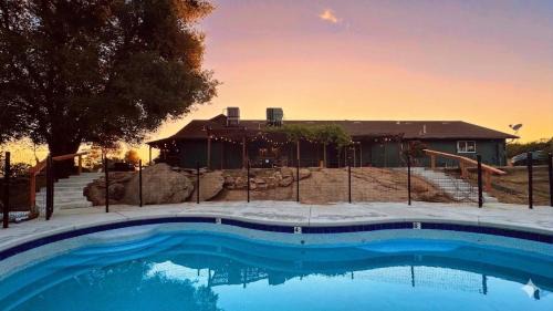 Coarsegold Villa | Yosemite & Bass Lake 3 Acres, Pool, Game Room, Stunning Views