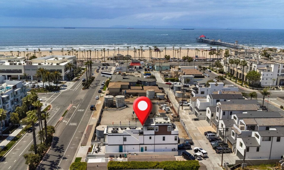 Huntington Beach House | You Won`t Want To Miss This! 2 Levels! Ocean Views
