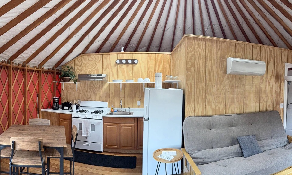 Vacaville Cottage | Yurt - Beautiful One-Bedroom Yurt