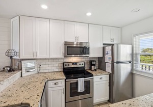 Beachfront Townhome Gulf Views Pool Near 30A & Pier Park Beach Service Sleeps 6
