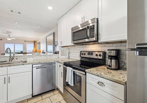 Beachfront Townhome Gulf Views Pool Near 30A & Pier Park Beach Service Sleeps 6