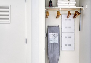 Hip Berkeley Studio w/ W/D & Coworking, walkable to BART, by Blueground in Berkeley