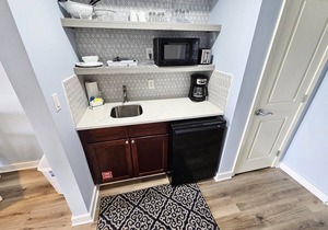 Remodeled. Luau 6705 in Sandestin.Tram, wifi, larger Studio with balcony