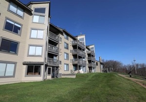 Seven Springs 1 Bedroom Premium Condo, Ski In/Ski Out by RedAwning
