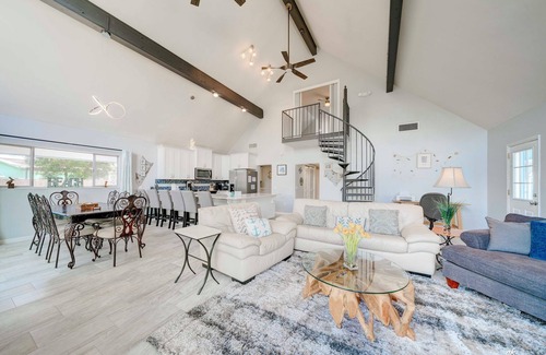 Bel Air House | Dolphin Days Lagoon Escape