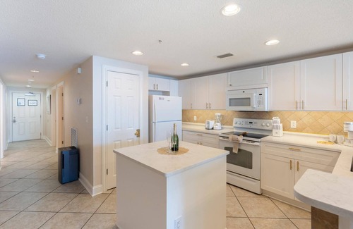 Long Beach House | Majestic T2 - 1606