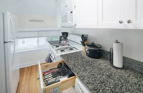 Foxcroft Square Apartment | 1 Bdrm Apt for Perfect Lil Getaway w/Free Parking