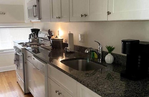 Foxcroft Square Apartment | 1 Bdrm Apt for Perfect Lil Getaway w/Free Parking