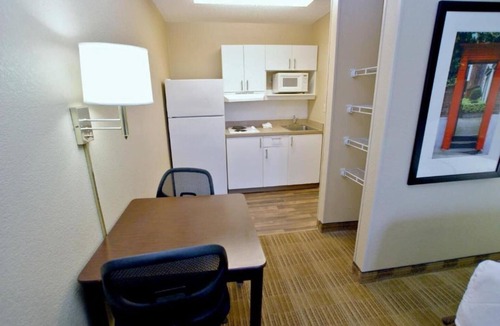 South Natomas Apartment | 1 King Bed | Mob Acc RI Shwr Ste Nsmk Ktchn