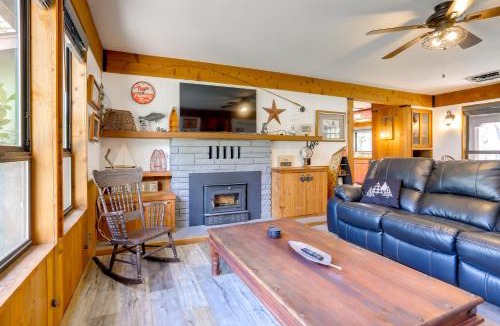 Placerville House | 1 Mi to Lake: Hot Tub Haven in Pollock Pines!