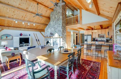 West Dover House | 1 Mi to Mt Snow: 'Luna Stella' Home w/Fireplace