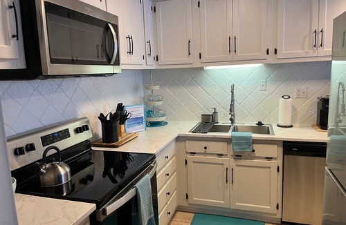 Bid-a-wee Beach House | 1 min walk to Private Beach - SeaRenity Beach House - Fenced Yard - Pet Friendly