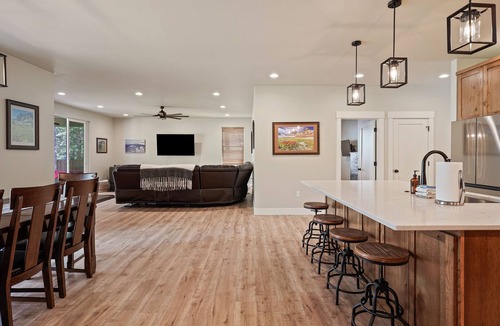 Oregon Water Wonderland House | 110 Crane - Spectacular River Front + Access, Hot Tub, Ping Pong, South of Sunriver Resort