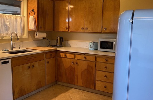 Southeast Salem House | 1133 The 3 Oaks 30 night fully furnished stay at a great price. Full Amenities!