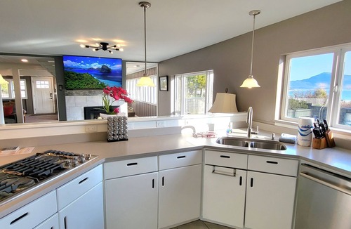 Happy Camp Hideaway House | 125' Beachfront Bliss, Private Beach Access, Firepits, crabbing, clamming - wow!