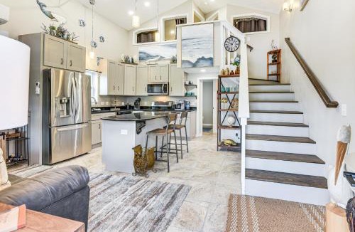 Panama City House | 13 Mi to St Andrews State Park: Cabin w/Patio!