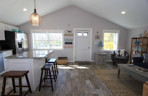 Sandwich House | 14 Town Neck Rd
