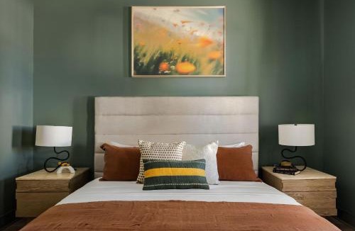 Thunderbolt House | 14BR Luxury Compound Private Pool Built-in spa