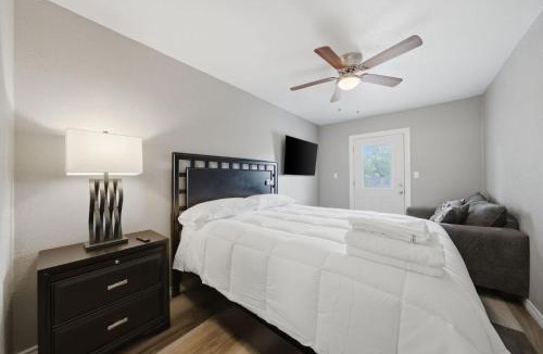 Leon Valley House | 15 bedroom Mega stay