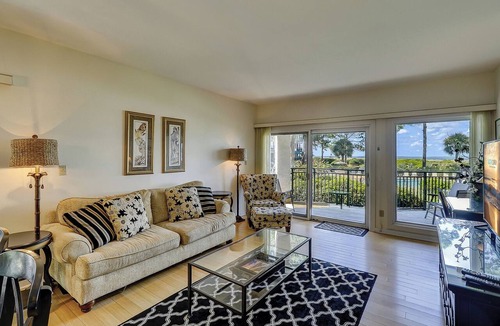 South Beach Condo | 1865 Beachside Tennis- Easy Access to Beach & Pool.