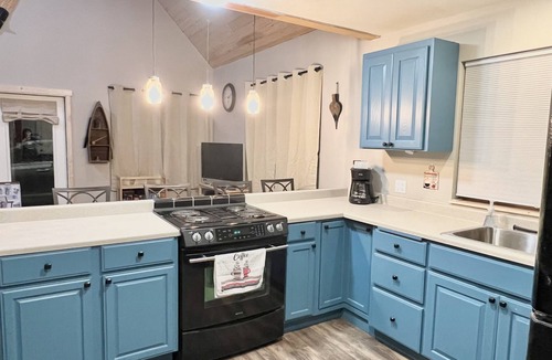 Detroit Cabin | 2 Bedroom/2 Bath Cabin with Lots of Parking for Boat, Snow Mobile and ATV's