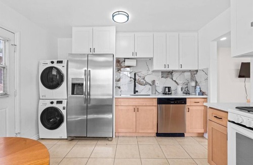 Tustin House | 2-bedroom house in nice Tustin with cool AC for relaxing stays