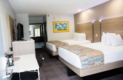 Mary Esther Hotel | 2 Group Friendly Rooms w/Free Parking | near Wild Willy's Adventure Zone