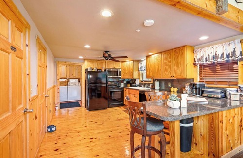 Schellsburg Cabin | 2 Kings Fire Pit Large Deck Arcade Near ATV Park