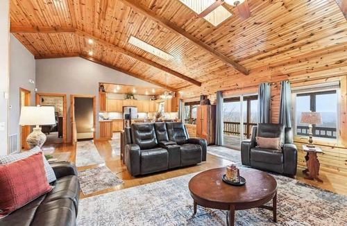 Sylvan Shores Cabin | 2 miles to Starkey Marina | Hot Tub | Beaver Lake