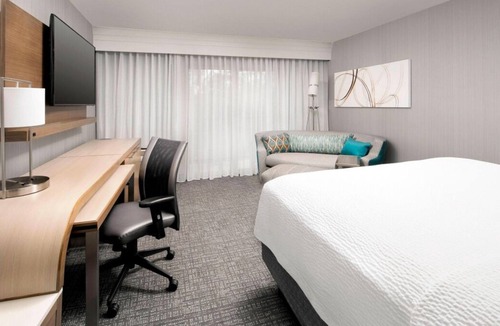 Tanasbourne House | 2 Pet-friendly Units Close to World Forestry Discovery Museum, Indoor Pool!