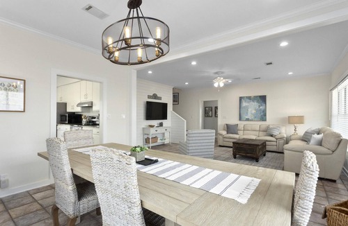 Toilla Segunda House | 20% Off! Beautiful 4 Bdrm home steps to the beach/Sleeps 10/Pet Friendly too!