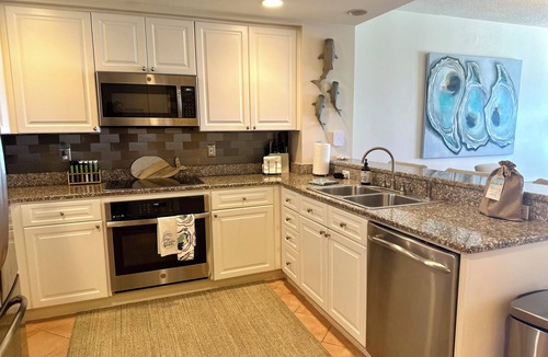 Pensacola Beach Condo | 2026 Dates now open! Emerald Isle, 5 star, Free Lazy Days beach chairs.