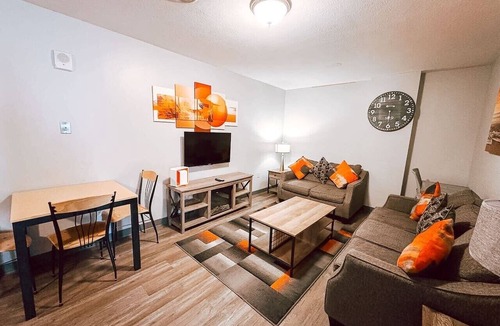 Downtown Pittsburgh Apartment | 2BR 2BA Downtown Apt | Water + City Views