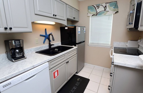Biltmore Beach Condo | 2BR on the beach, beautiful pool, quiet low-rise
