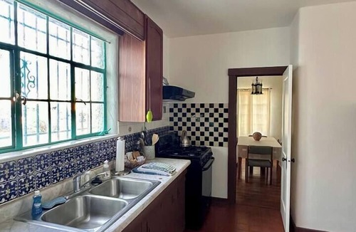 Las Cruces House | 3 bed 2 bath Hacienda near Downtown and NMSU.