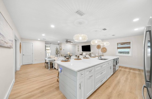 Inlet Beach Heights Cottage | 3-bedroom family-friendly cottage in Panama City Beach - 2minutes from beach!