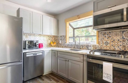 Strawberry House | 3-bedroom vacation home near Stanislaus National Forest