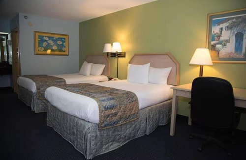 Mary Esther Hotel | 3 Family-Friendly Rooms near Air Force Armament Museum | Free On-Site Parking!