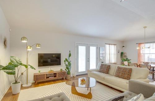 Milton House | 3 Mi to Escambia Bay: Home w/Deck & Private Yard!