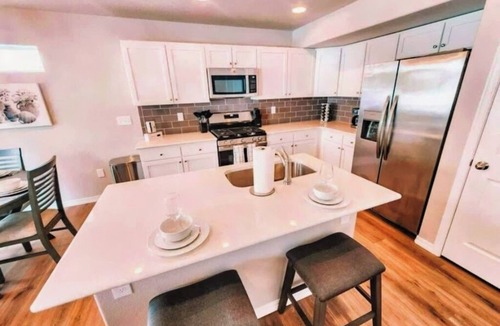Southeast Colorado Springs House | 3 min to Airport Gates Pet Friendly Townhouse
