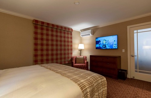 Elkhorn Hotel | 3 Spacious 2-Bed Lodge Apt by Village Amenities & Steps to Shops & Outdoor Trail