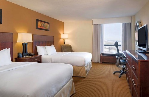 Primos Secane Hotel | 3-Star Hotel ∙ DoubleTree by Hilton Philadelphia Airport