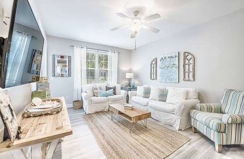 Santa Rosa Beach Condo | 30A ☀️ 119 10*Star Reviews | Huge Pool | Gym | Putting Area | Beach Gear ☀️ Gated