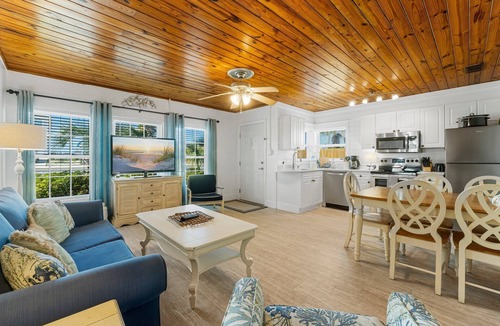 Laguna Beach Estates House | 30ft from Perfect LAGUNA BEACH ~ Directly across the street from Beach Access #83 "Oleander West Cottage"