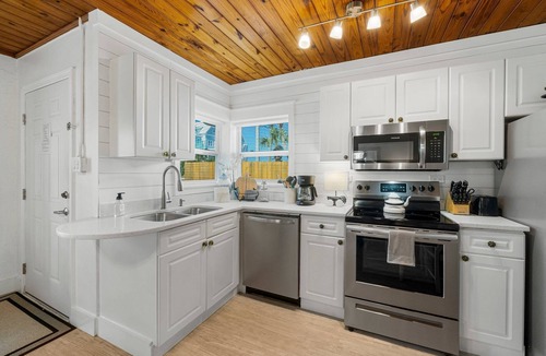 Laguna Beach Estates House | 30ft from Perfect LAGUNA BEACH ~ Directly across the street from Beach Access #83 "Oleander West Cottage"