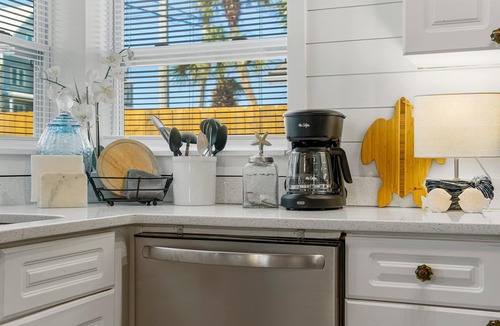 Laguna Beach Estates House | 30ft from Perfect LAGUNA BEACH ~ Directly across the street from Beach Access #83 "Oleander West Cottage"