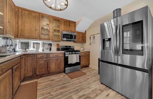 Sutter Creek House | 35 acres with a Charming 2-bedroom house in Sutter Creek with WiFi and AC