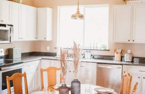Sequim House | 3bdrm, 3bath in forest, 12 min to downtown Sequim,Wifi, Fire pit, Sauna, Hottub
